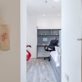 Sky View En Suite - Image 7